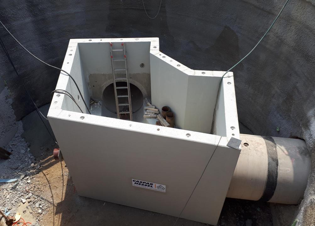 Blick in die Doppelstartbaugrube mit gesetztem Schachtunterteil Blick in die Doppelstartbaugrube mit gesetztem Schachtunterteil