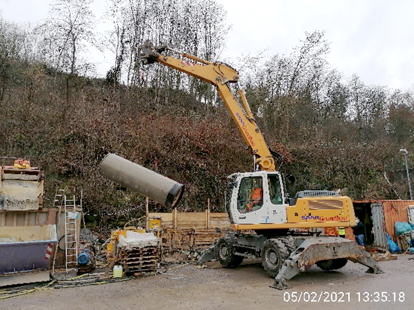 Abbildung 2: Die Startbaugrube lag direkt am Fuß eines bewaldeten Steilhanges
