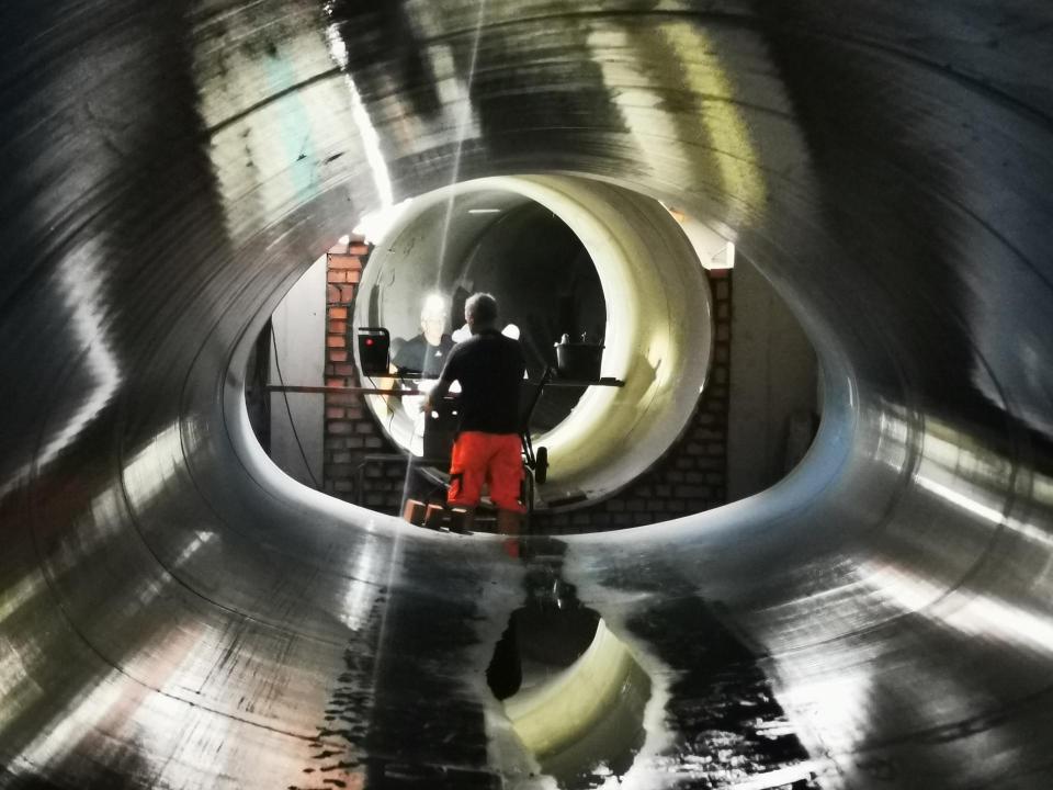 Einbau von Einzelrohren in geschlossener Bauweise in den Pontekanal, Foto Amiblu Germany