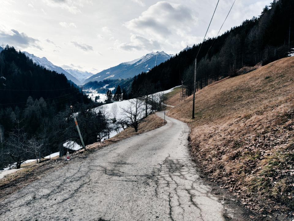 Ruetztal mit Blick auf den Stubaier Gletscher