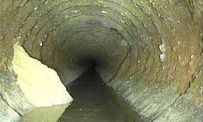 Schadensbild des schwer geschädigten Betonkanals, aufgenommen im Rahmen der veranlassten Kontroll-Inspektionen